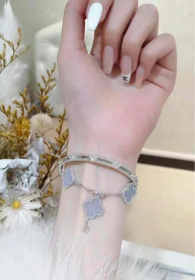 Used, 98% new, purchased in Dubai in November 202363439976151041112