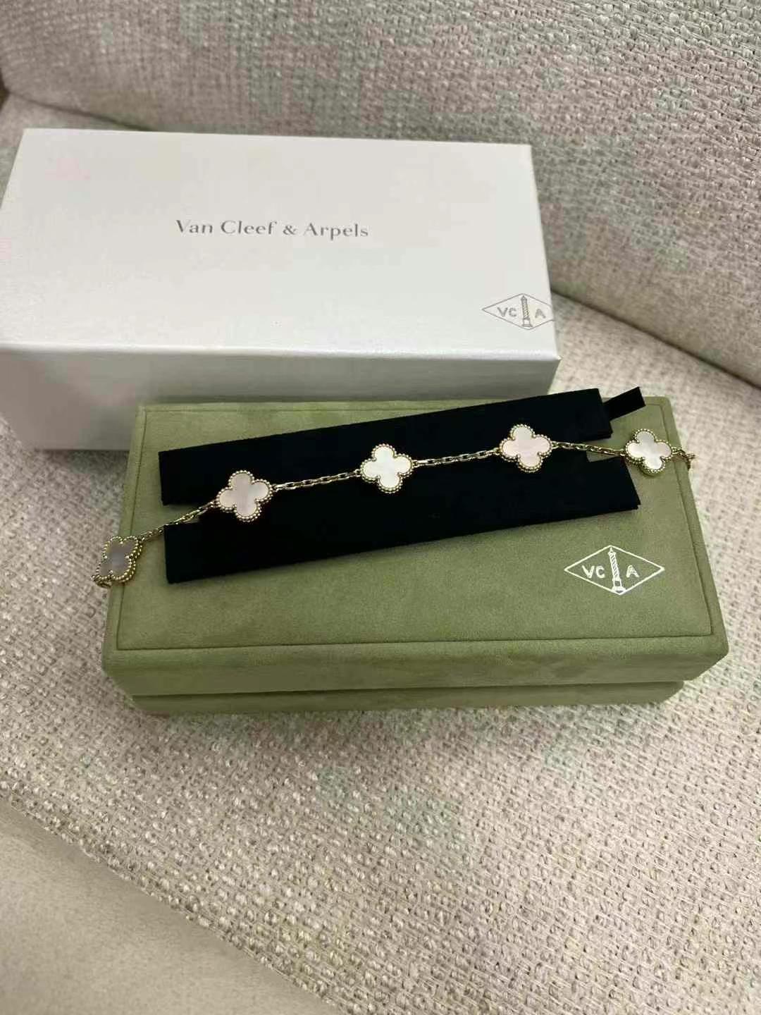 Used, full set from 202363439975993730110