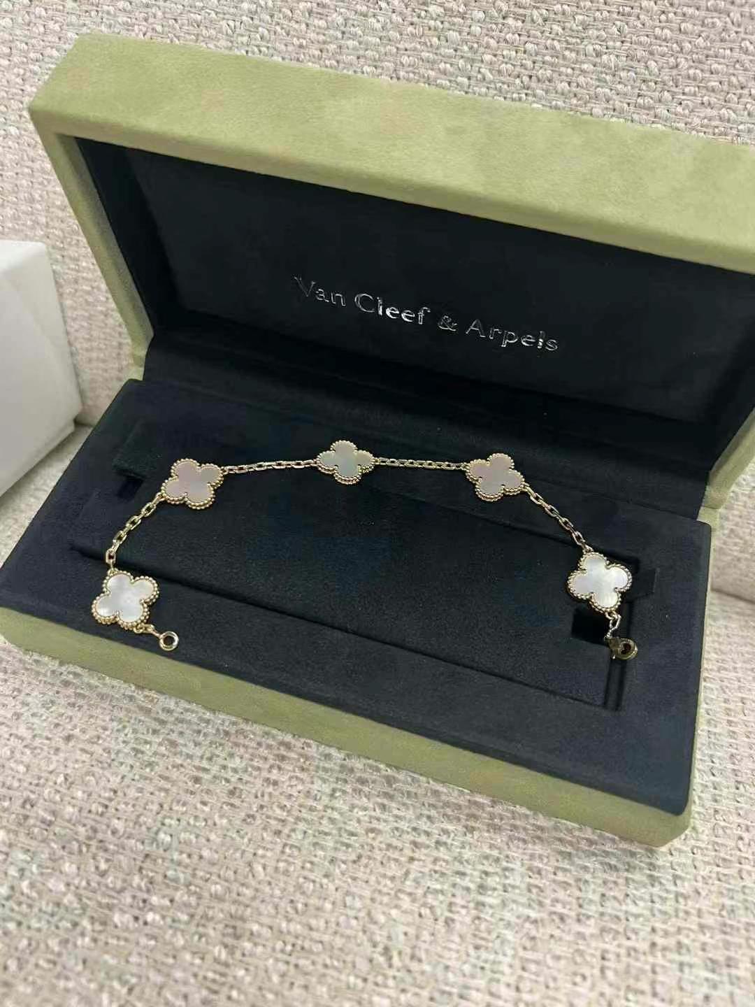 Used, full set from 202363439975993730111