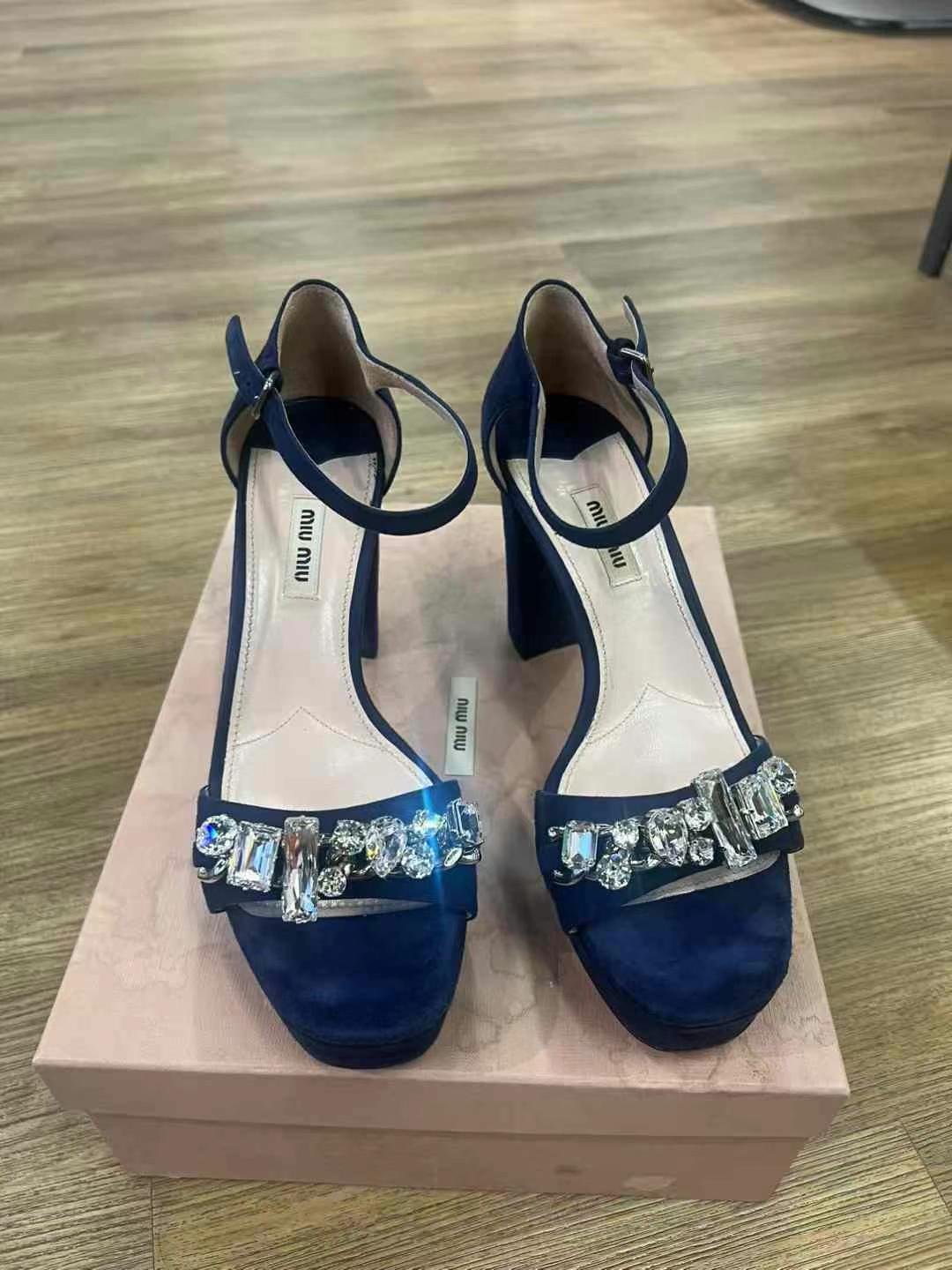 second-hand63439972747778111