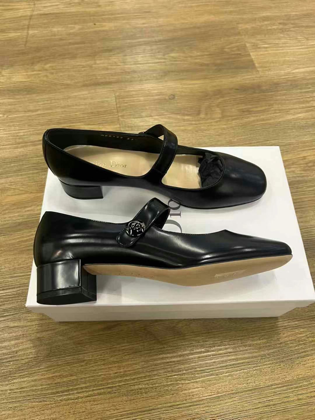 Dior  员工福利工鞋 37.5码63439935105923111