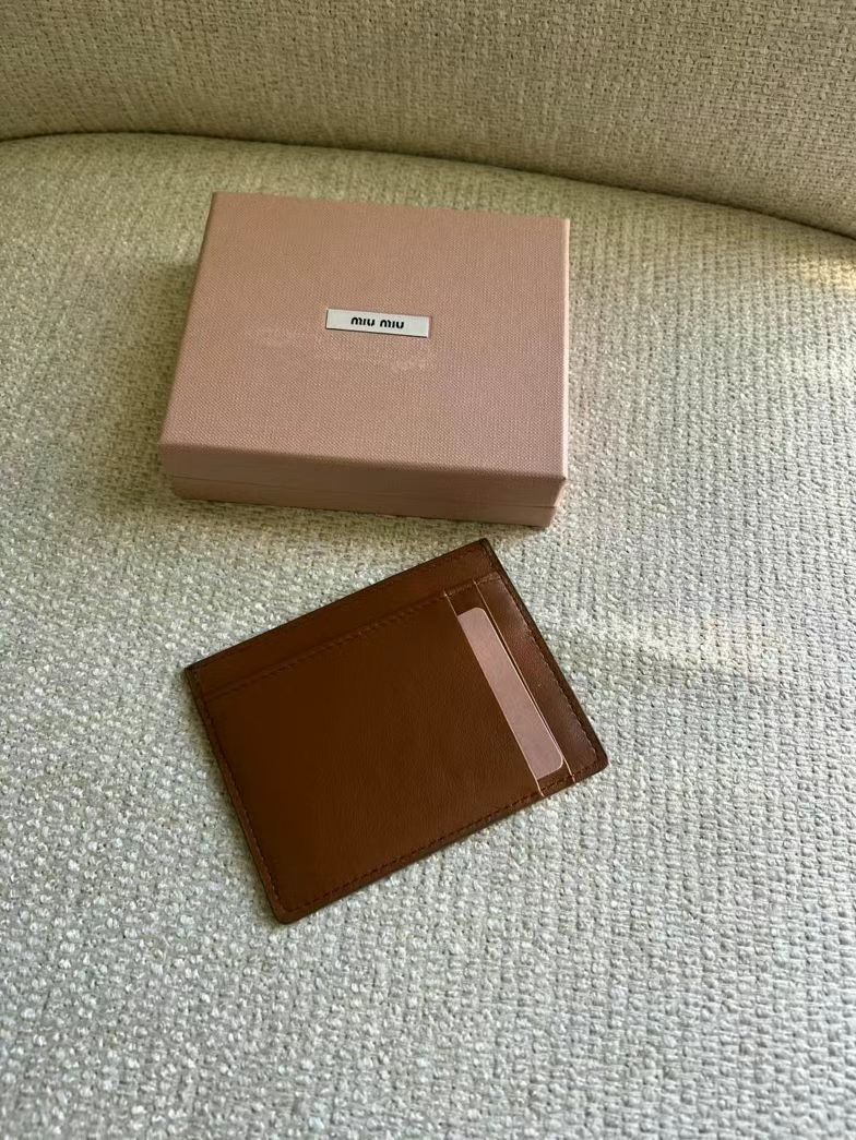 محفظة MiuMiu (بها عيب)63439923506049111