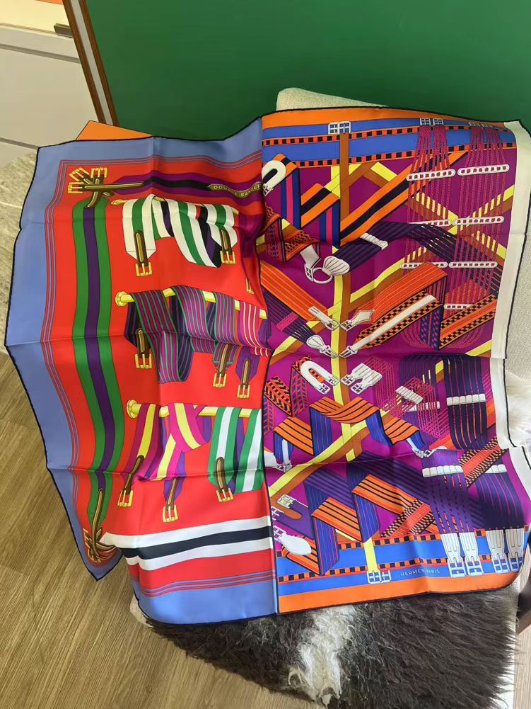 Hermes 90*90cm silk scarf63439919338115111