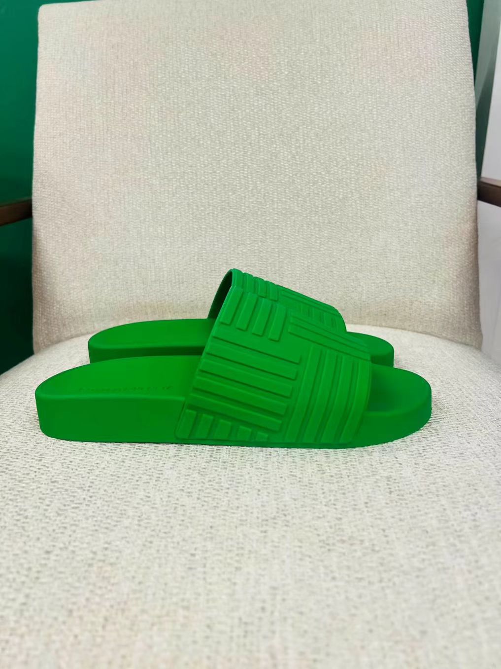 BV Classic Green Beach Slippers63439916571906112