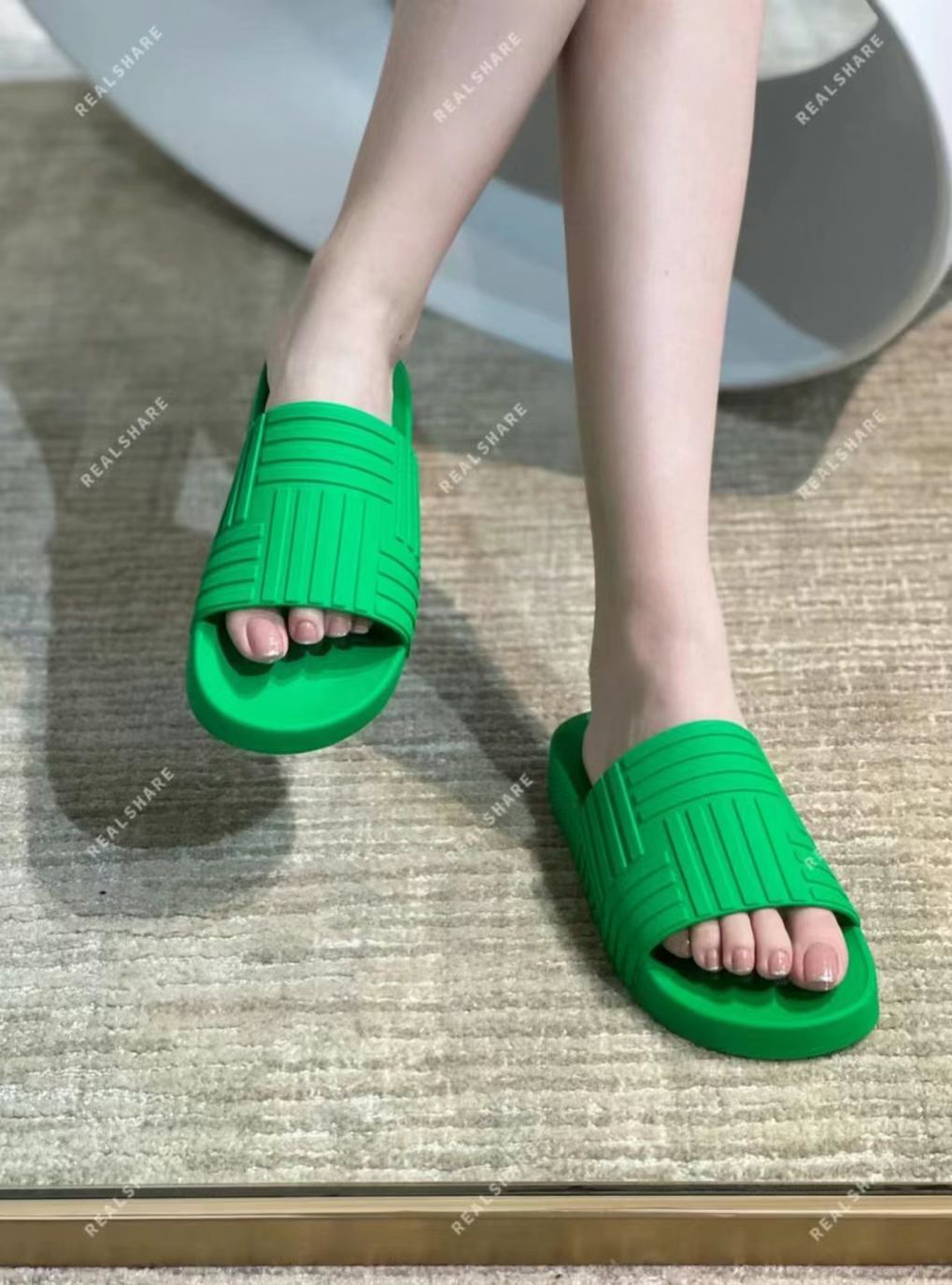 BV Classic Green Beach Slippers63439916571906113