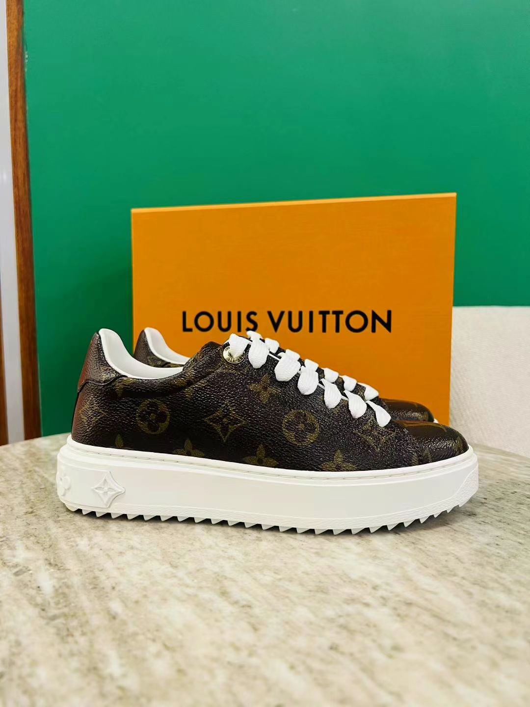 LV Old-fashioned Sports Shoes Size 34.563439915214850111
