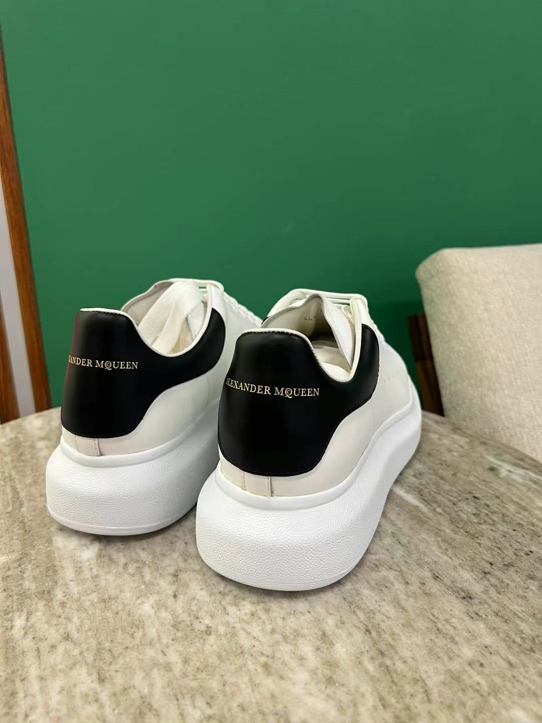 McQueen Black-tail White Sneakers Size 42.563439914895745111