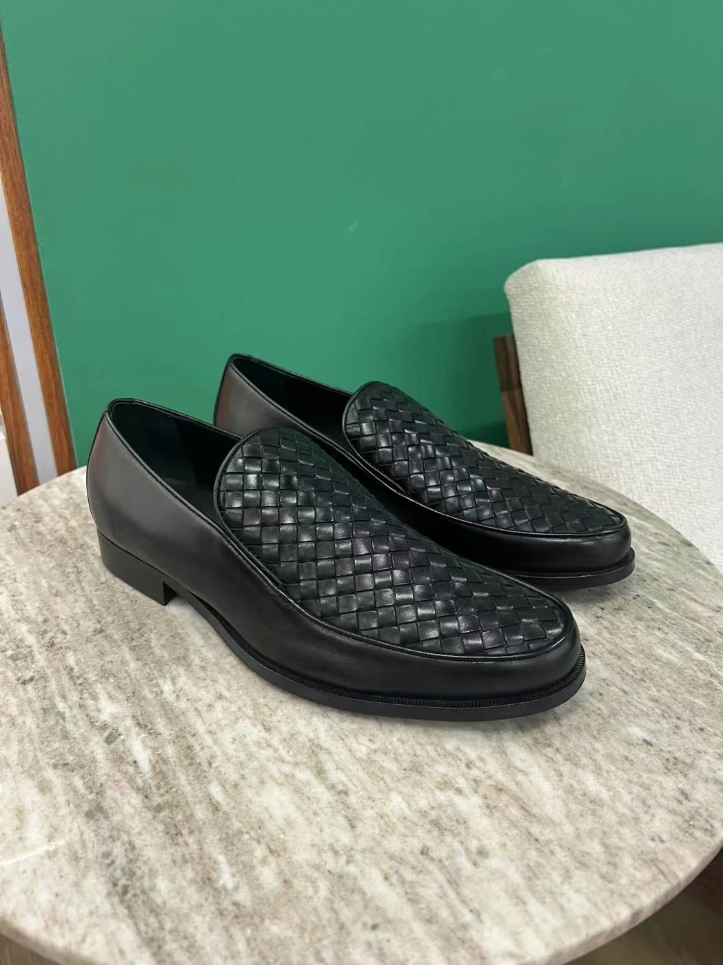 BV Men's Woven Leather Shoes Size 43.563439914735619111