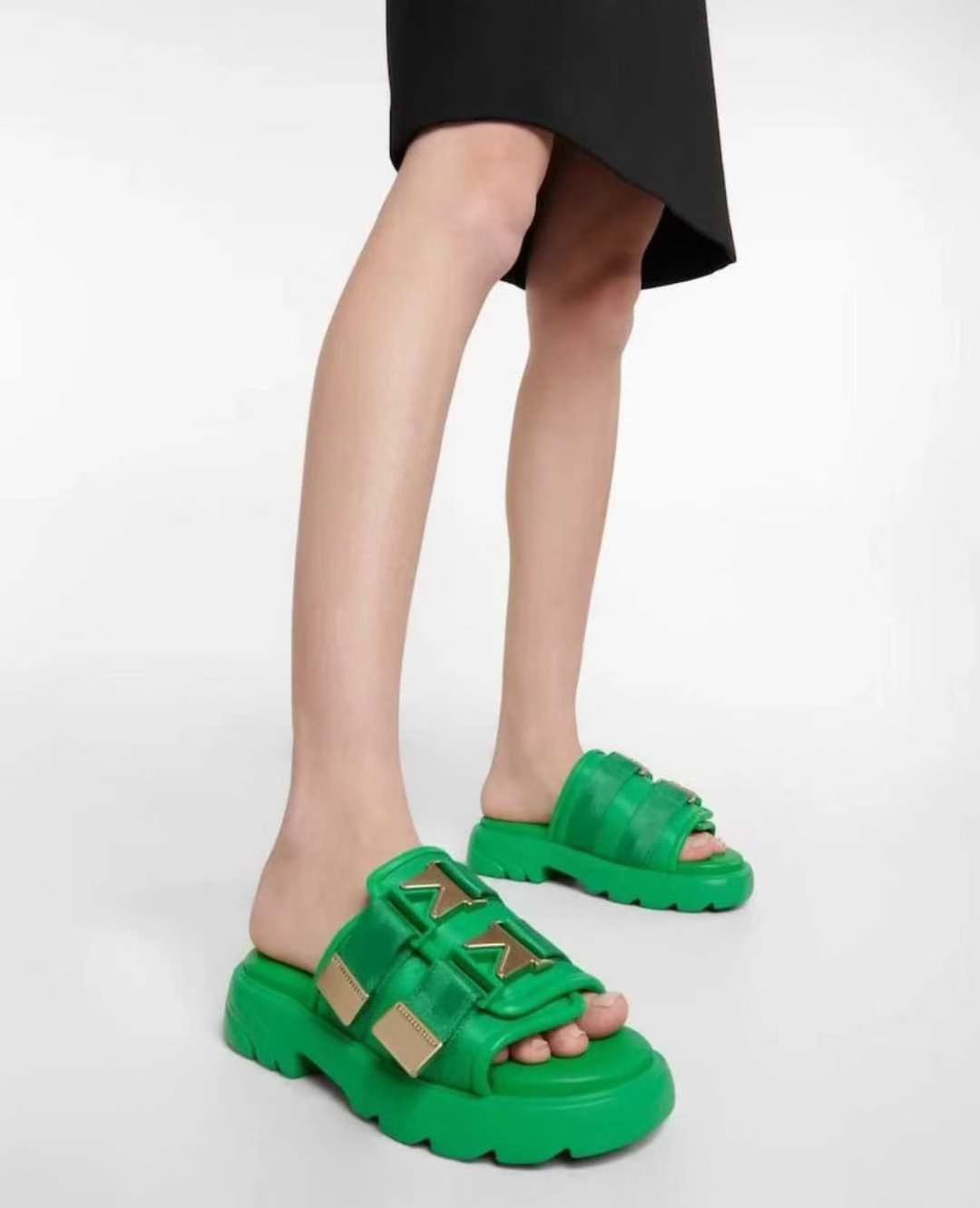 BV Green Slides Size 4063439897564417112