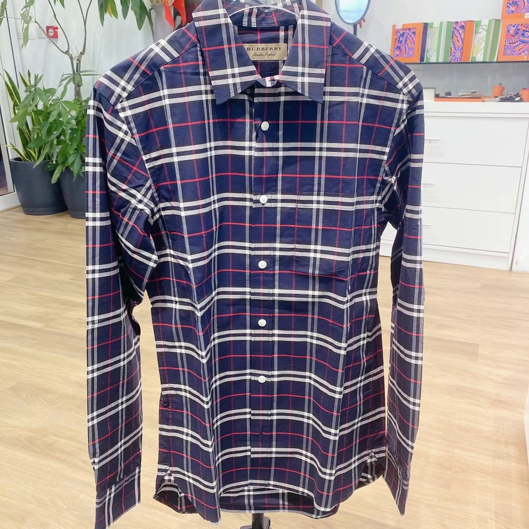 Burberry XS/S size navy blue long-sleeve shirt1 Burberry XS/S size navy blue long-sleeve shirt63440399486337111
