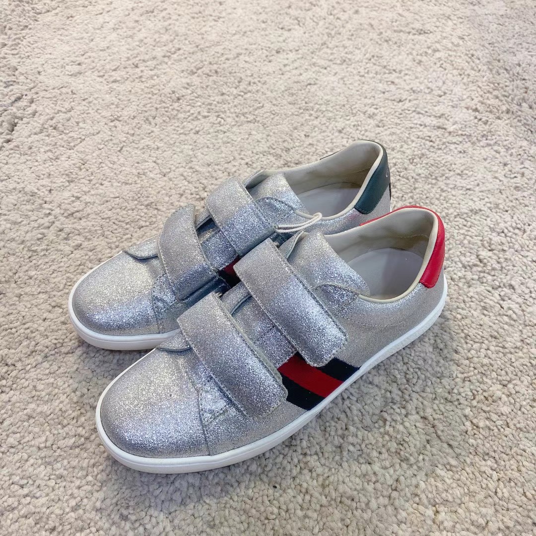 Gucci silver sequin Velcro casual shoes, mismatched tails, size 357 Gucci silver sequin Velcro casual shoes, mismatched tails, size 3563440398210051117