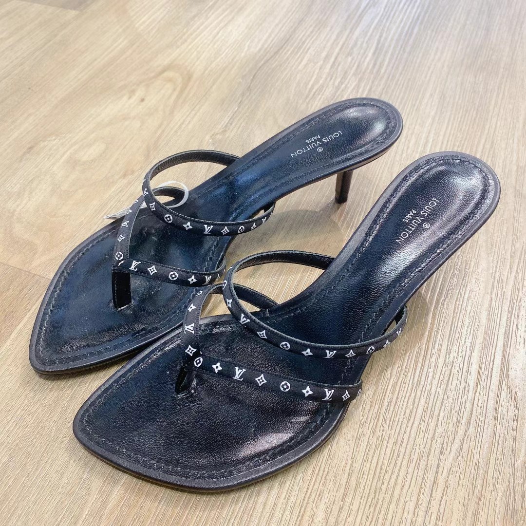 LV in-game purchase style, small high heels, size 38.5, runs small0 LV in-game purchase style, small high heels, size 38.5, runs small63440396887043110