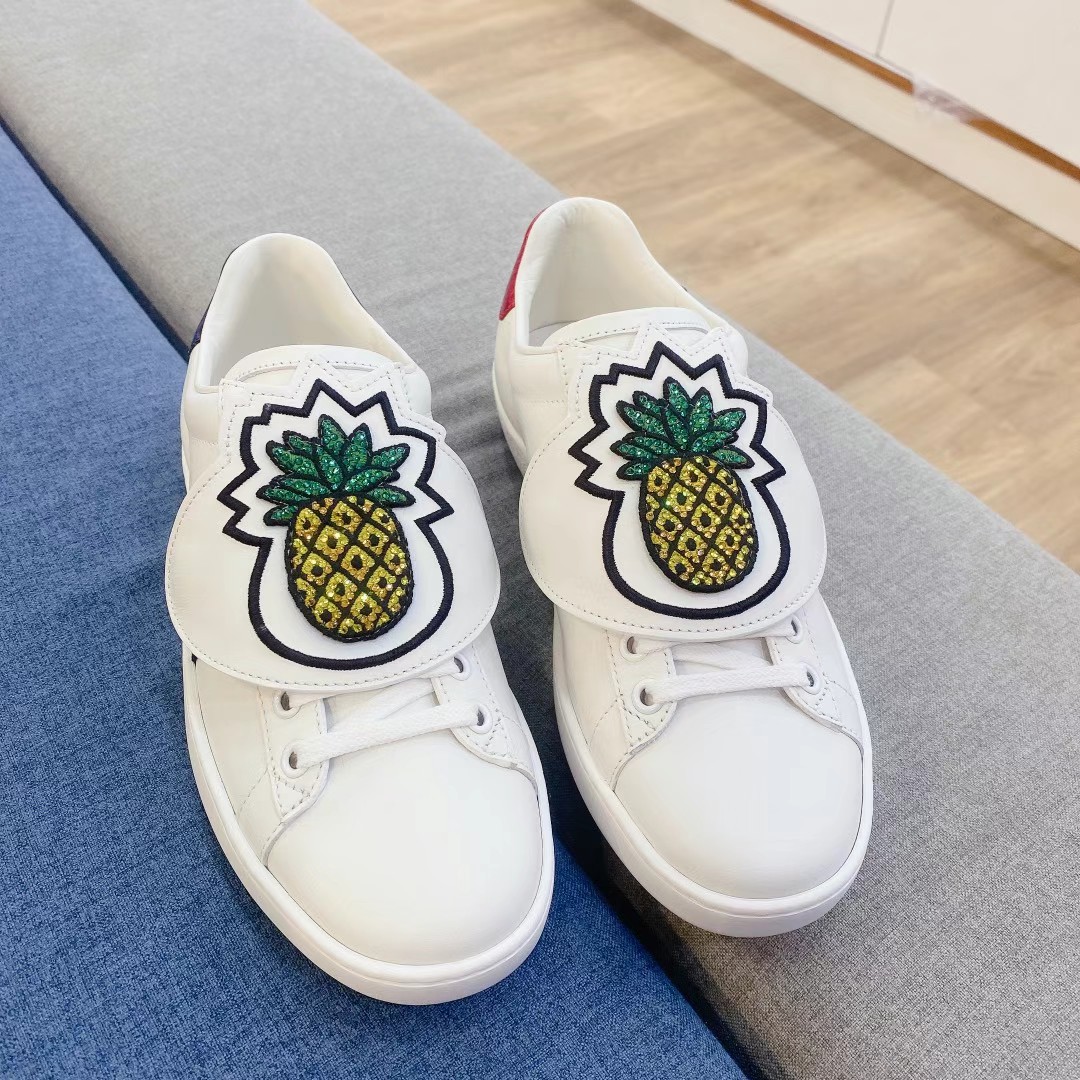 Gucci white shoes, size 35.516 Gucci white shoes, size 35.5634403924925451116