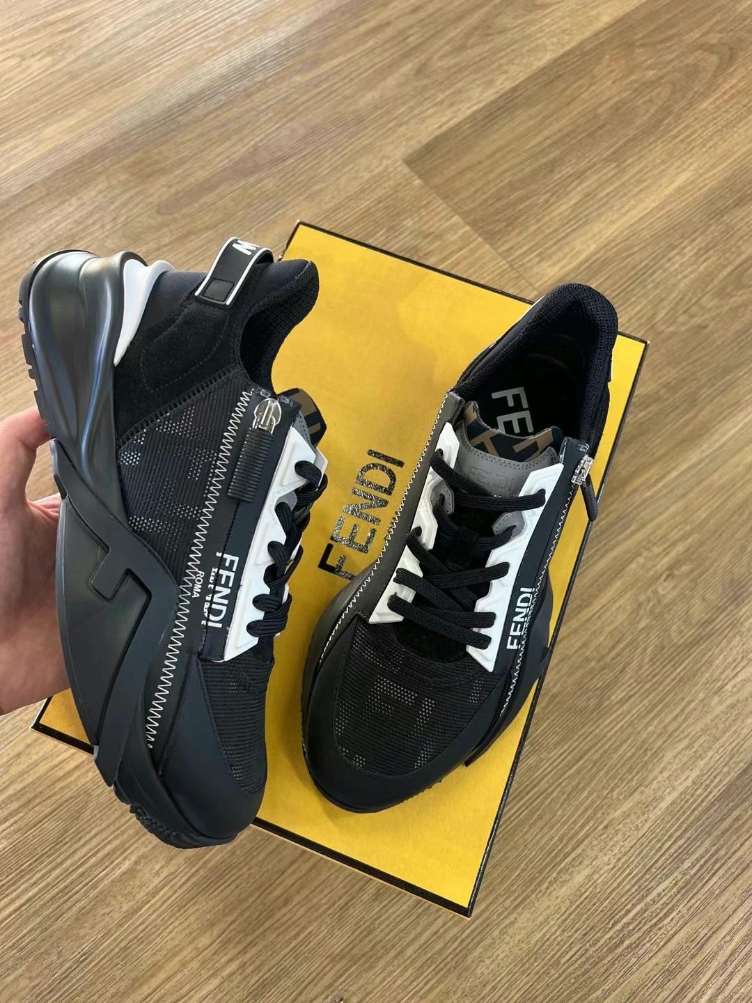 Fendi sneakers, unisex, size 385 Fendi sneakers, unisex, size 3863440374702979115