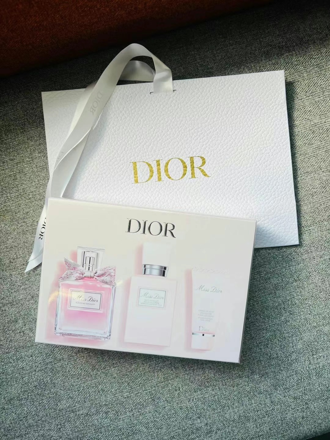 Dior Perfume Gift Set  
Miss Dior Blooming Bouquet63440374384002111