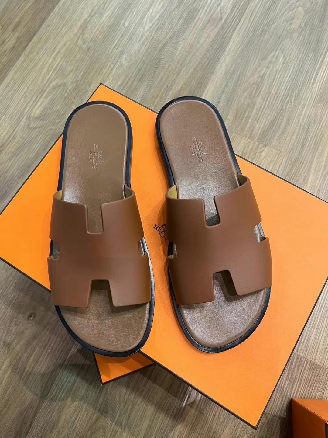 Hermès Men's Slippers Size 427 Hermès Men's Slippers Size 4263440373089667117