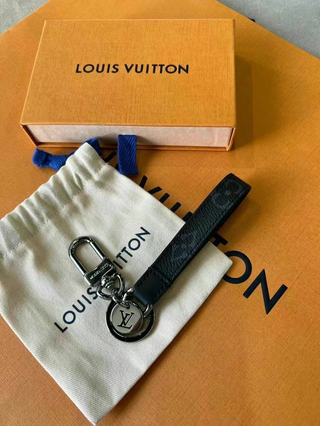 LV Keychain24 LV Keychain634403556641291124