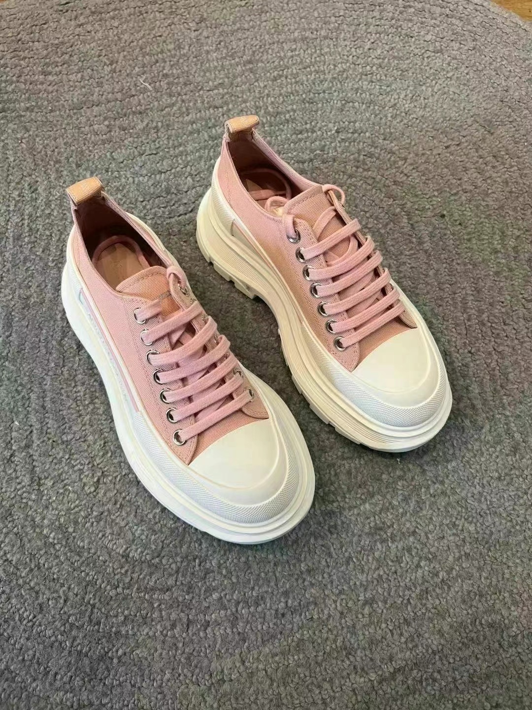 McQueen Women's Sneakers Size: 36 374 McQueen Women's Sneakers Size: 36 3763440352596865114