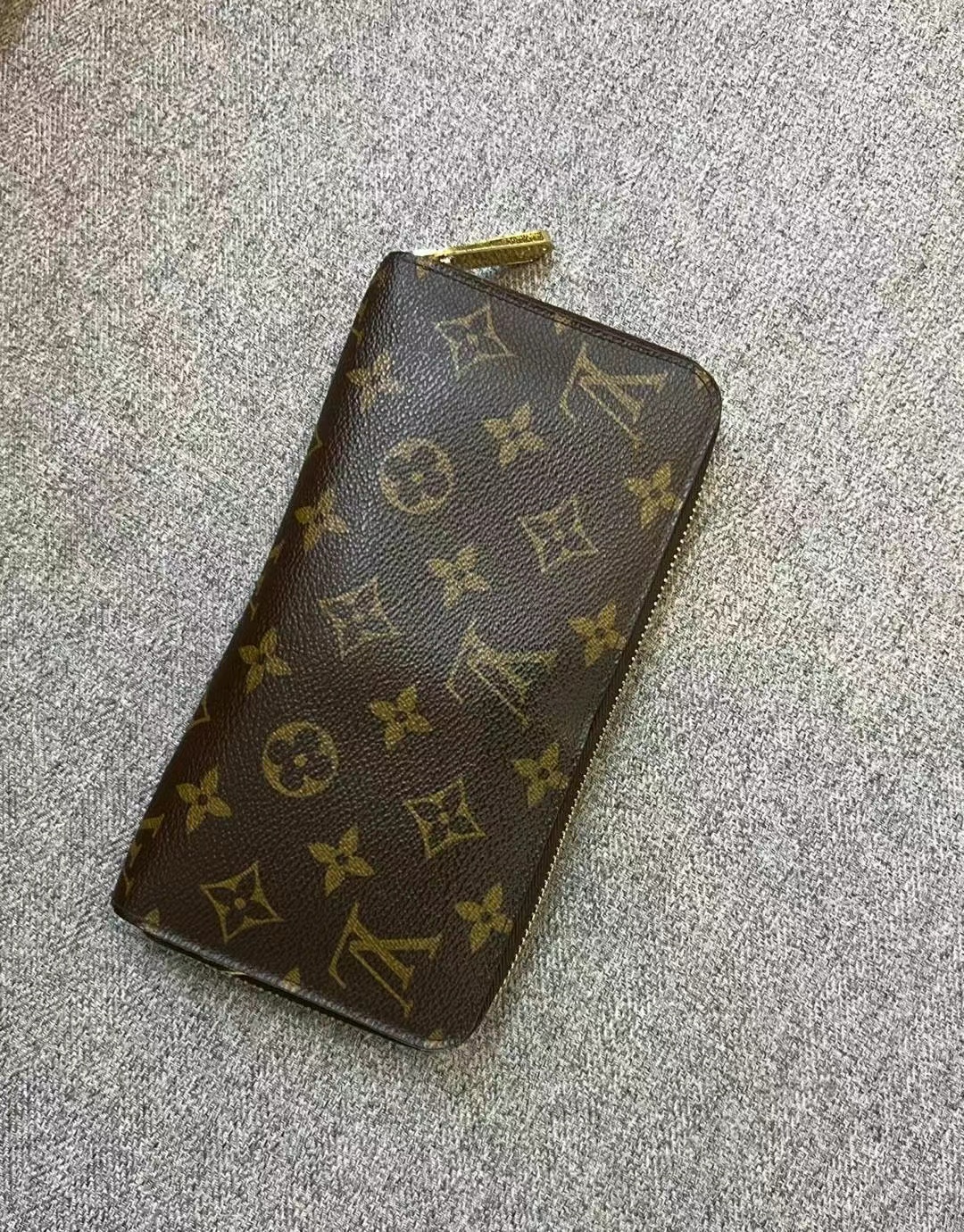 Second-hand634403391407391123