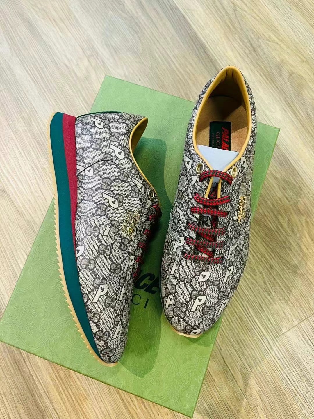 Gucci Palace sneakers
Size: 41, 41.5, 4217 Gucci Palace sneakers
Size: 41, 41.5, 42634403213479711117