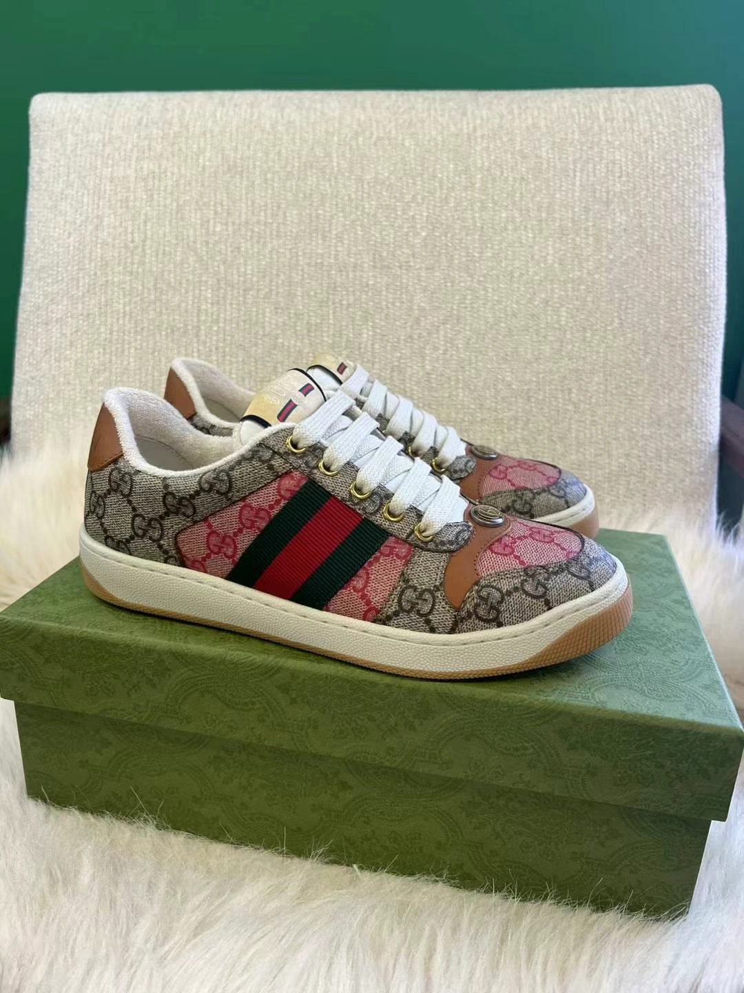 Gucci color-block vintage sneakers, size 3619 Gucci color-block vintage sneakers, size 36634402941585941119