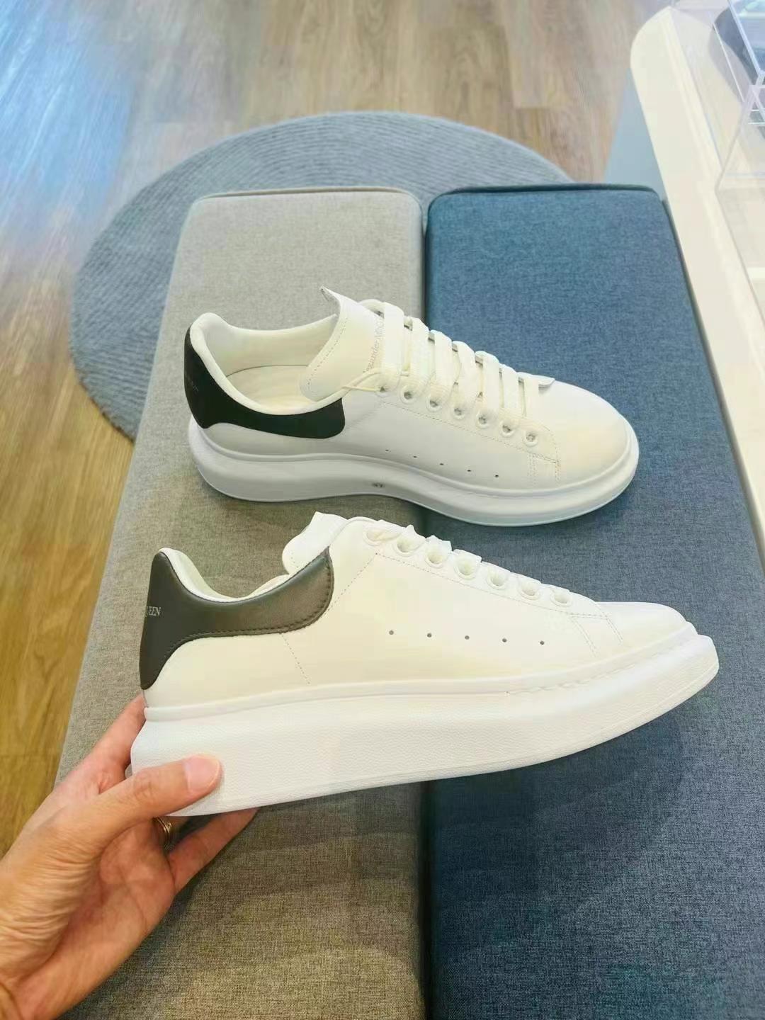 McQueen White Shoes with Dark Green Tips Size 4123 McQueen White Shoes with Dark Green Tips Size 41634402010525461123