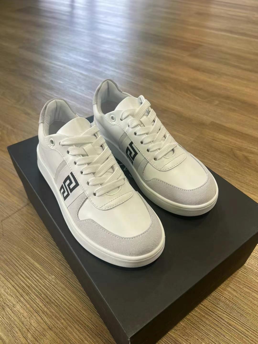Versace sneakers size 3527 Versace sneakers size 35634401594306571127