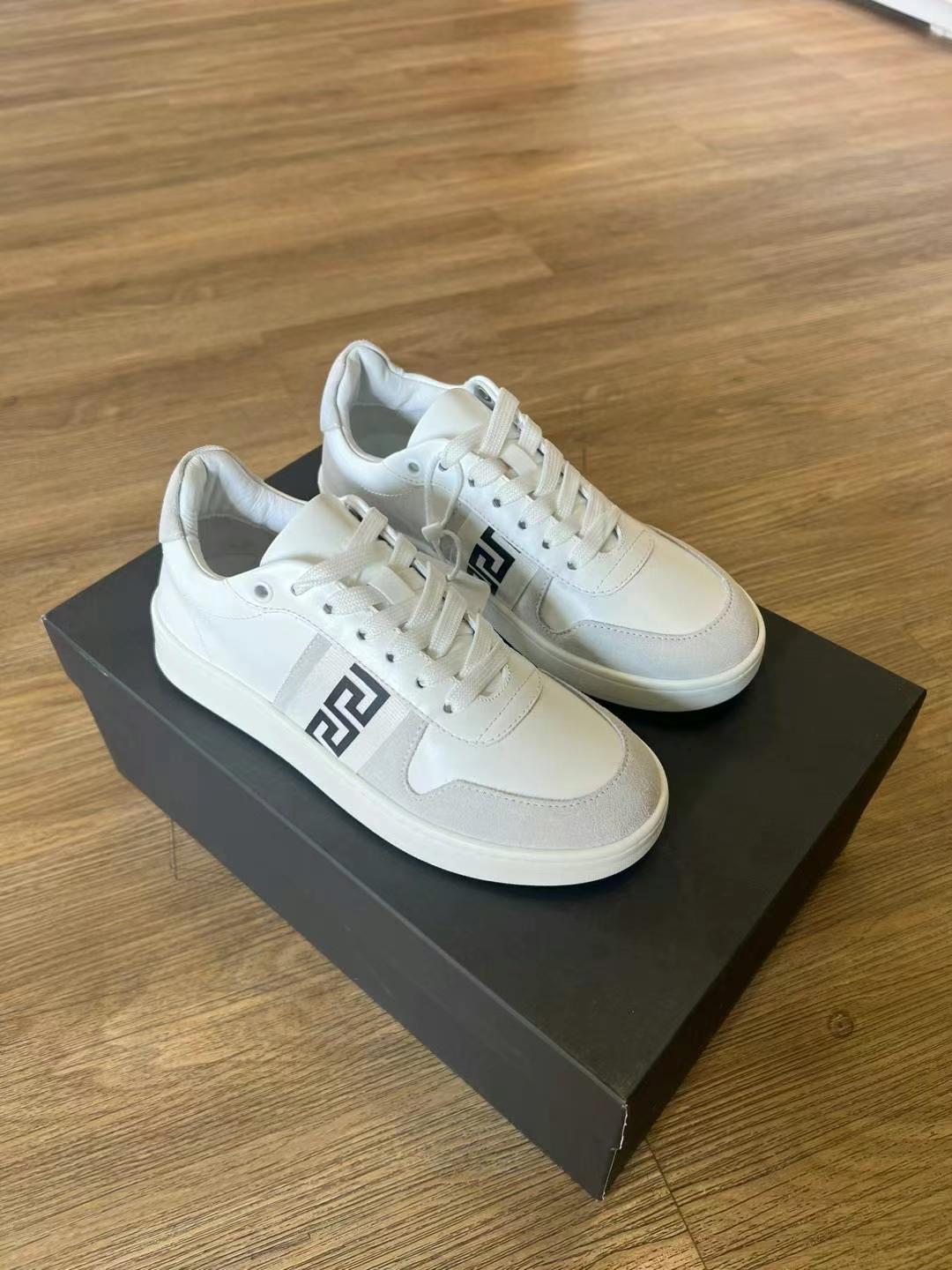 Versace Women's Sneaker Size 3529 Versace Women's Sneaker Size 35634401283306271129