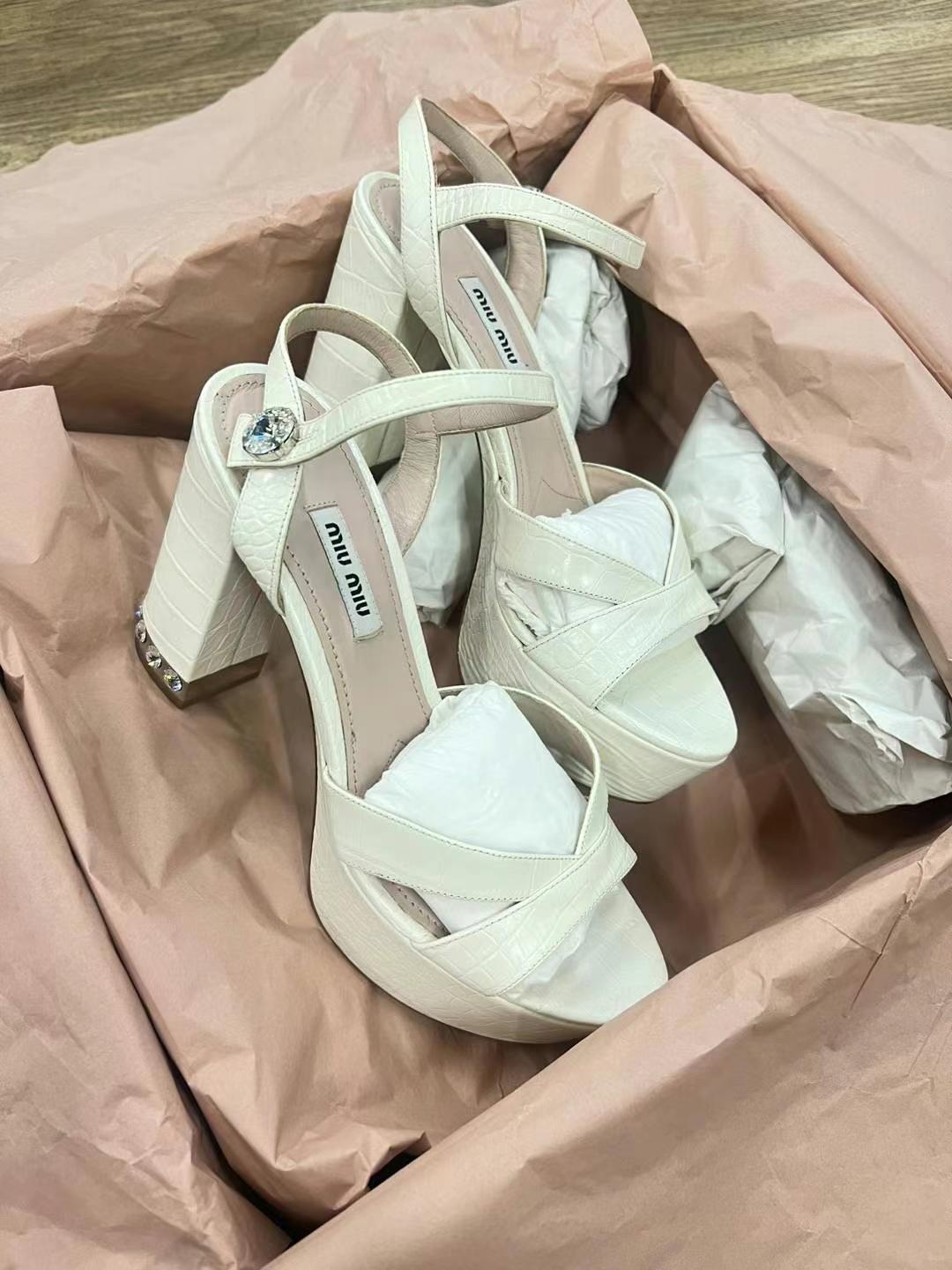 Miumiu high heels size 37.511 Miumiu high heels size 37.5634400668673311111