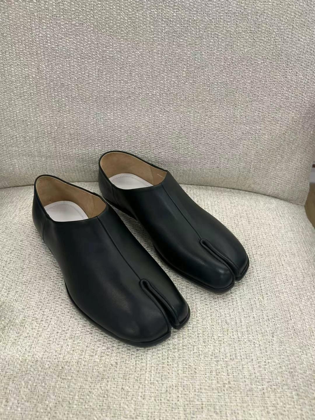 Maison Margiela Classic Tabi Shoes Size 3814 Maison Margiela Classic Tabi Shoes Size 38634400665459211114