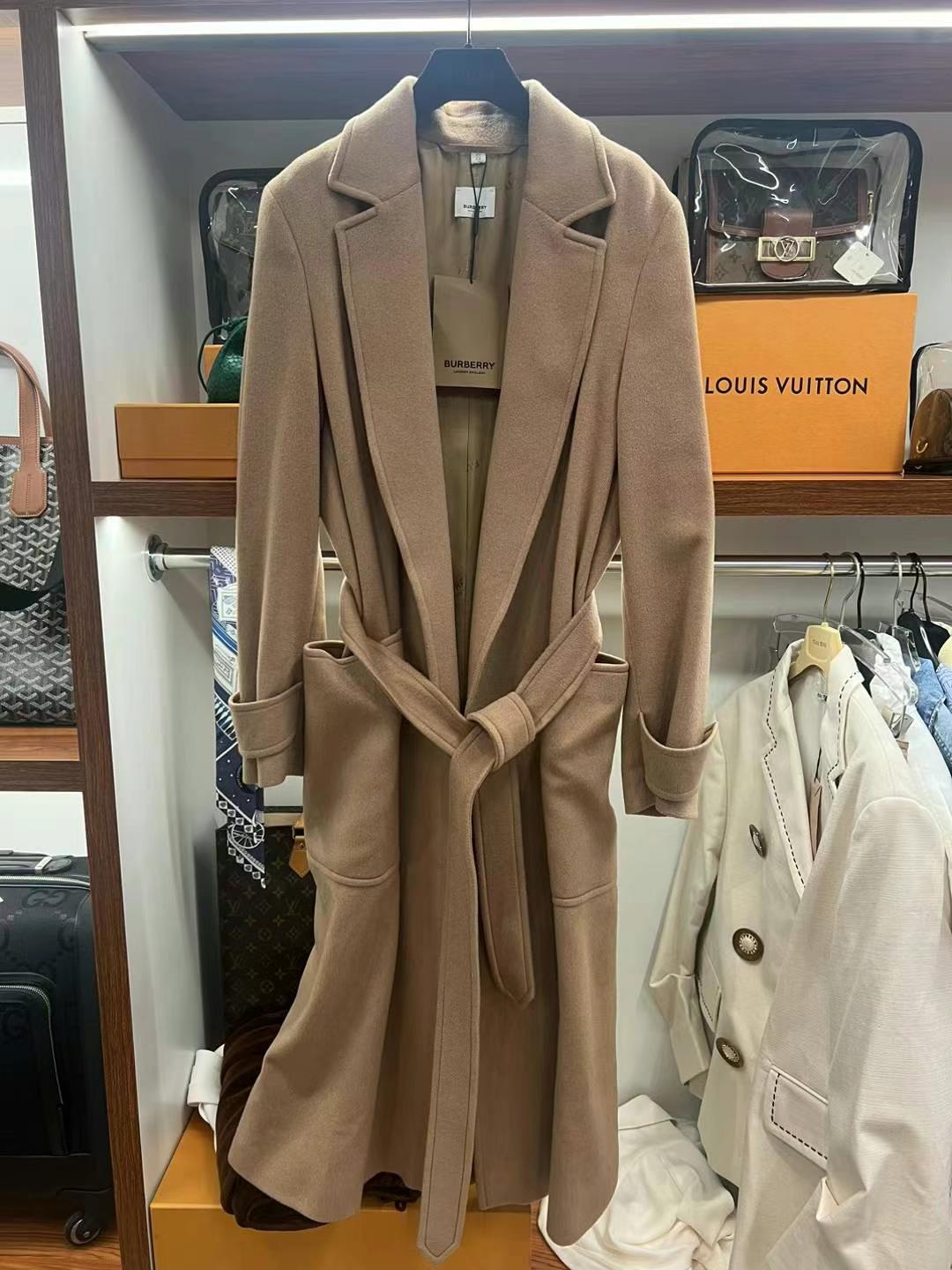 Burberry 100% Cashmere Coat Size 389 Burberry 100% Cashmere Coat Size 3863440054979203119