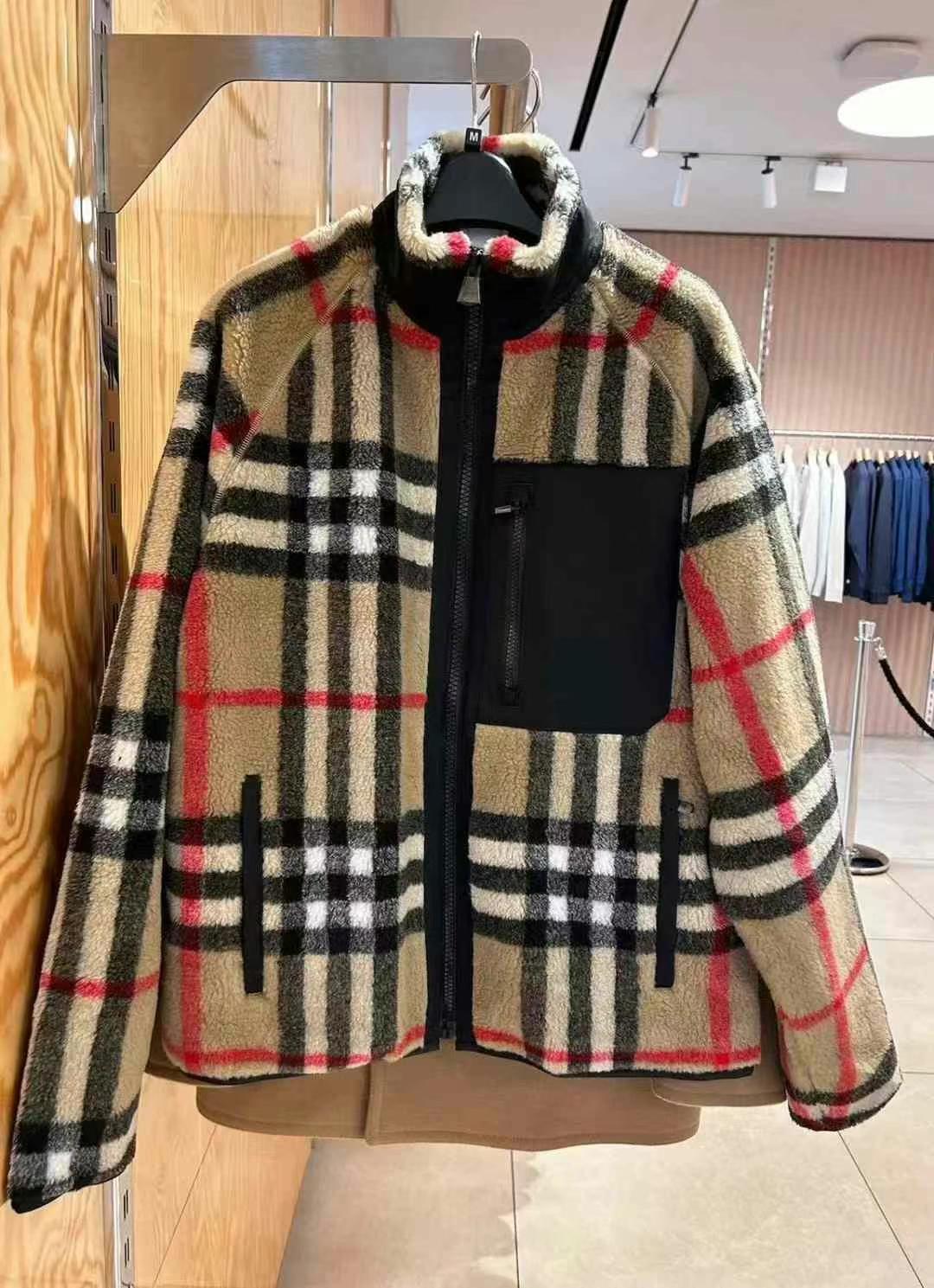 Burberry coat size M11 Burberry coat size M634400057553931111
