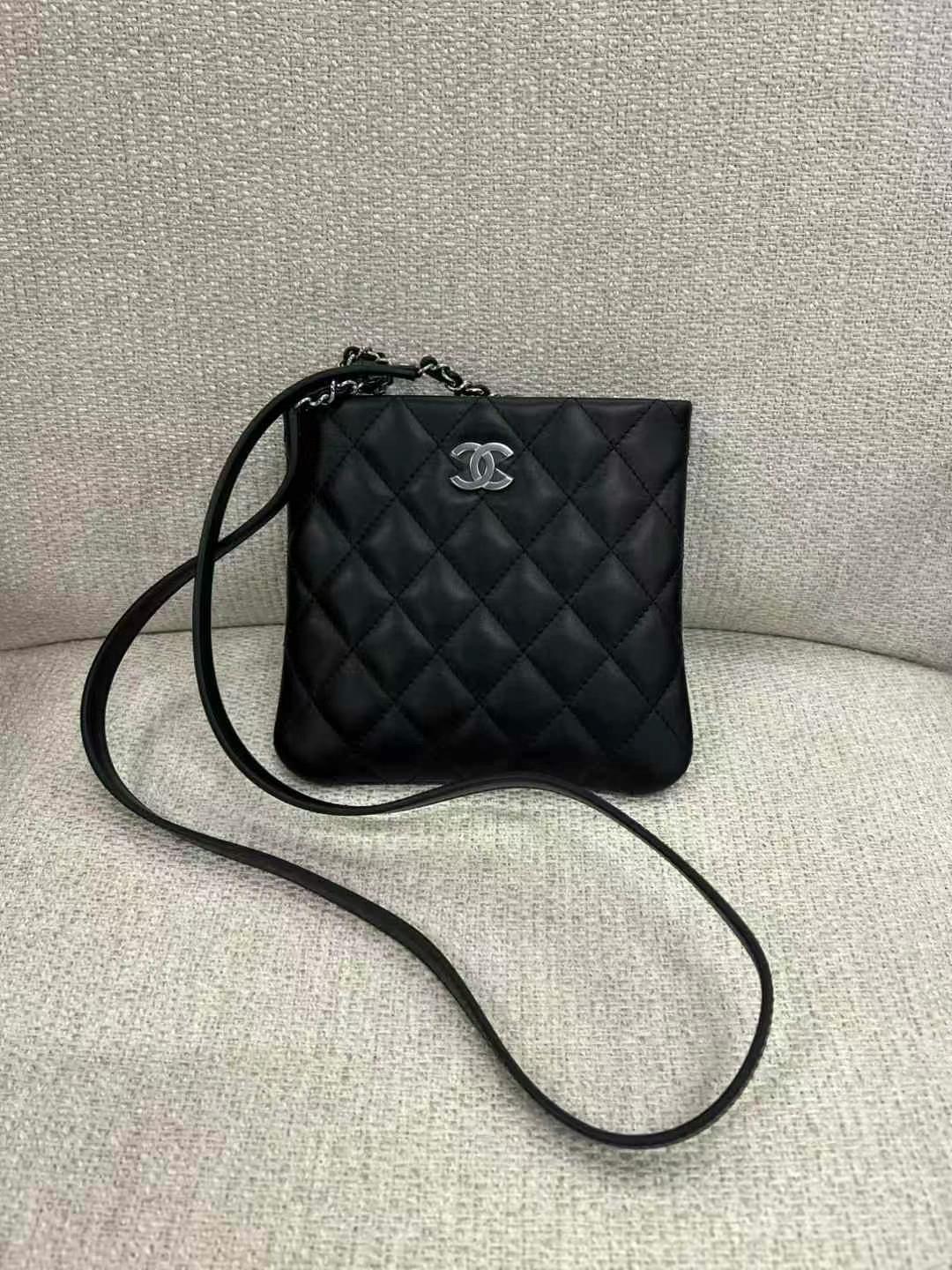 Chanel Employee Benefits Black and Silver Crossbody Bag26 Chanel Employee Benefits Black and Silver Crossbody Bag634399719585291126