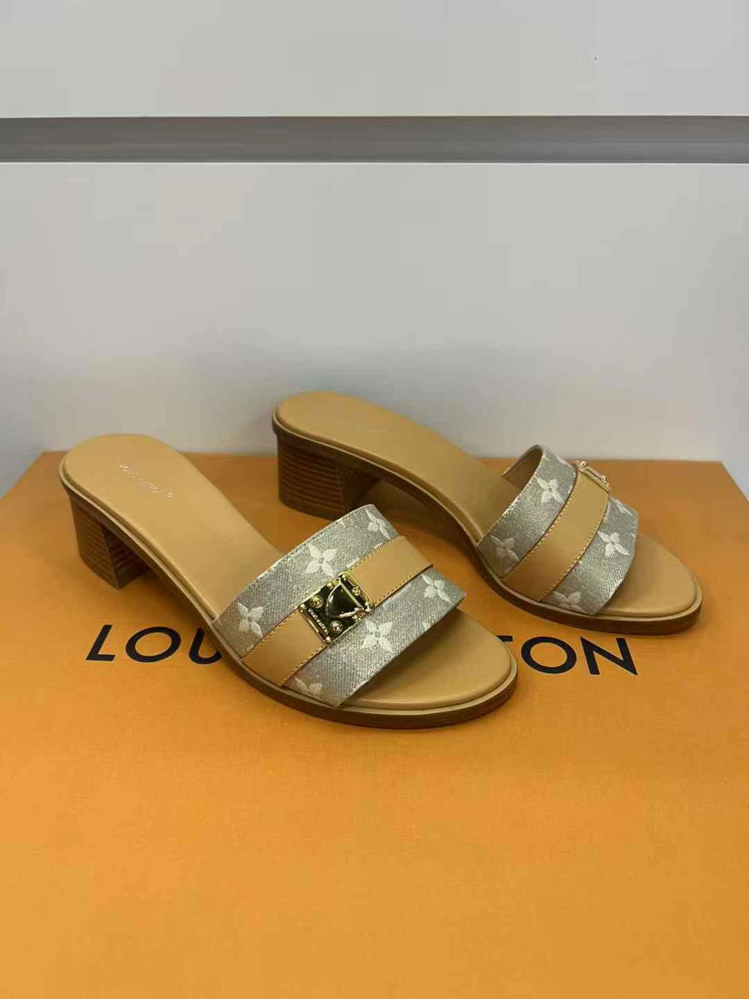 LV high heels size 3922 LV high heels size 39634399505721621122